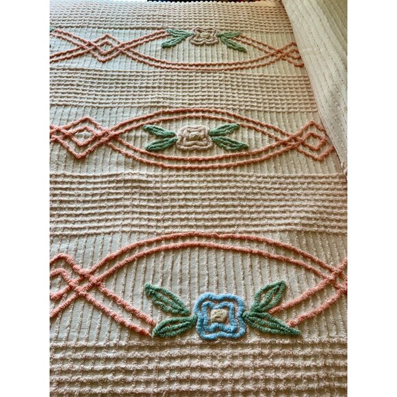Vintage Peach & White Chenille Bedspread With Floral Design Twin/Full Size Sof - Picture 13 of 16